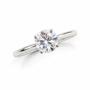 Bague de fiançailles pour femme en argent sterling 925 avec moissanite, taille brillant rond, sertissage à griffes, style classique - Product Image 3