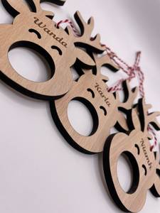 Adorno Navideño de Madera Personalizado con Forma de Ciervo, Nombre Grabado Wanda, Objetos Decorativos Navideños, Decoración para Colgar en la Pared, Diseño Tradicional - Product Image 4