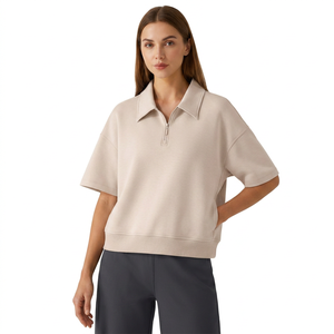 เสื้อโปโลถักสีพื้นสำหรับผู้หญิง แขนสั้น ลำลอง สีเบจ ครอปท็อป - Product Image 2