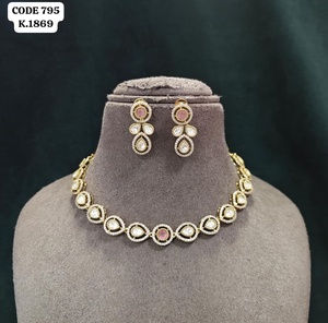Conjunto de collar Kundan chapado en oro de lujo con corte de pera y pendientes a juego, elegante joyería para novias, bodas y fiestas, regalo para mujeres. - Product Image 4