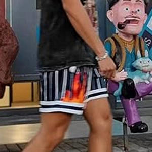 Shorts décontractés pour hommes en toile unie avec fermeture éclair, taille mi-haute, respirants, séchage rapide, style streetwear, avec boutons, par Dress Sports - Product Image 4