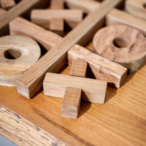 Juego de Tic Tac Toe de madera maciza premium para jugar en interiores, juego de Tic Tac Toe de alta calidad en madera para el hogar, diseño moderno. - Product Image 5