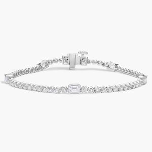 Bracelet tennis en diamants avec 3 carats de diamants de laboratoire taille émeraude et taille ronde en or jaune - Product Image 1