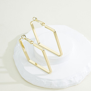 Boucles d'oreilles créoles géométriques plaquées or 14 carats pour femmes, tendance, texturées, lisses, carrées et rondes, bijoux de mode pour les soirées - Product Image 2