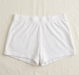 Shorts en coton côtelé extensible de haute qualité 220 GSM, blancs, avec logo embossé, taille haute, pour femmes. - Product Image 3