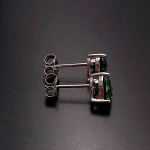 Pendientes de Corazón de Esmeralda en Plata de Ley, Regalo para Mujer en Cumpleaños, Navidad, Boda, San Valentín, o como Regalo del Mes de Mayo - Product Image 4