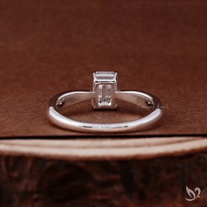 Anillo de Compromiso con Diamante Cultivado en Laboratorio, Corte Esmeralda de 1 Quilate, Certificado IGI, Engaste Solitario con Tallo Puntiagudo, Oro Blanco de 10K, para Boda - Product Image 2