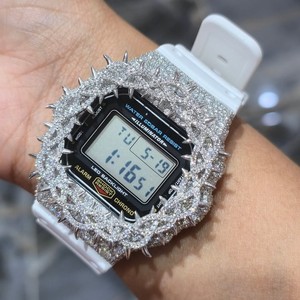 Reloj de Cuarzo Moissanite Personalizado con Incrustaciones de Diamantes, Esfera Cuadrada, Correa de Goma Digital de 20 mm, Resistente al Agua 20 Bar, Tono Plateado, Unisex - Product Image 1