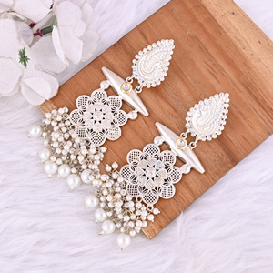 Pendientes Colgantes de Diseño Étnico con Piedras de Perla y Plata Alemana, Estilo Kundan - Product Image 4