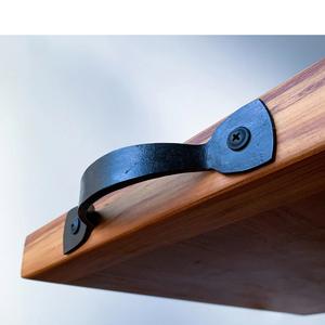 Planche à découper en bois d'acacia robuste avec poignées solides, idéale pour couper, servir et une utilisation professionnelle en cuisine - Product Image 2