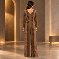 Combinaison de soirée ornée de détails bronze marron, col en V profond |   Combinaison formelle longue à manches longues, coupe droite large, ornée de perles