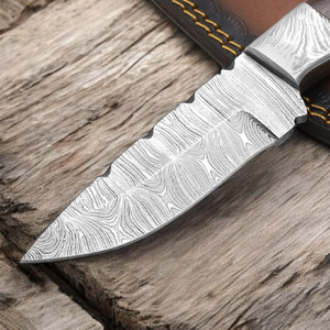 Couteaux de chasse en acier Damas faits à la main, lames fixes personnalisées, couteaux de camping en plein air avec manche en bois et étui en cuir pour le bushcraft - Product Image 3