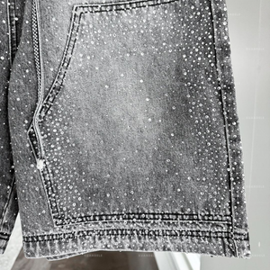 Shorts en jean pour femme à prix d'usine, confortables, taille basse, personnalisables, style Y2K, avec poches cargo et effet enveloppant - Product Image 2