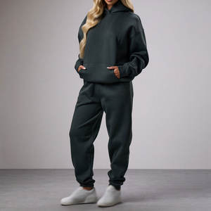 Conjunto deportivo de dos piezas para mujer, ropa deportiva personalizada para gimnasio, fitness y uso casual. - Product Image 4