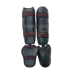 Espinilleras Ajustables de Cuero con Correas Seguras, Ajuste Perfecto para Diferentes Tamaños de Pierna, Protección para Atletas - Product Image 1