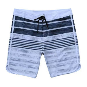 Listo para enviar, pantalones cortos deportivos con estampado de estilo callejero para hombre, pantalones cortos lisos transpirables de poliéster de secado rápido para hombre - Product Image 1