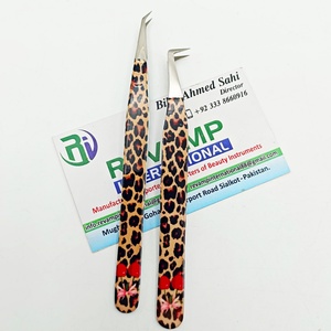 Pince à cils professionnelle en acier inoxydable à motif guépard, 90/45 degrés, pour volume et précision, pour artistes en extensions de cils et professionnels de la beauté - Product Image 1