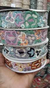 Dentelle florale brodée large vintage de luxe, écologique, 2,5 pouces, multicolore, pour sari de mariée et haute couture - Product Image 3