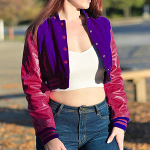 Blouson Bomber Femme Style Universitaire Violet et Bordeaux avec Manches en Similicuir – Vêtement Décontracté Tendance pour Femme - Product Image 3