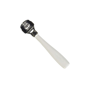 Râpes à callosités double face en acier inoxydable et plastique allemandes, outils professionnels de pédicure pour les soins des pieds, pour usage en salon de beauté - Product Image 4