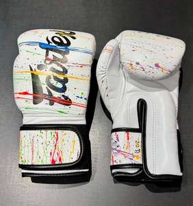 ราคาขายส่งปี 2025 ถุงมือชกมวยไทยพิมพ์โลโก้ตามสั่ง ผลิตจากหนังสังเคราะห์ กันน้ำ กันลื่น - Product Image 3
