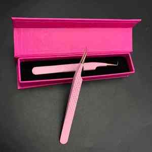 Pince à cils rose DANTRIC IMPLANTS en acier inoxydable, antistatique, pointe de précision, angle de 90/45 degrés, manche recouvert pour cils - Product Image 5