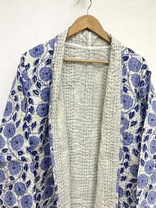 Chaqueta Gruesa de Algodón Bohemio Reversible, Transpirable, Ecológica, de Secado Rápido, con Botones de Cuerno y Acolchado Floral Kantha de Jaif Textiles - Product Image 2