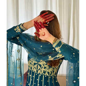 ชุดสำหรับผู้หญิงชุดออกงานปาร์ตี้หรูหราพร้อม pent and dupatta ทันสมัยและเก๋ไก๋ - Product Image 4