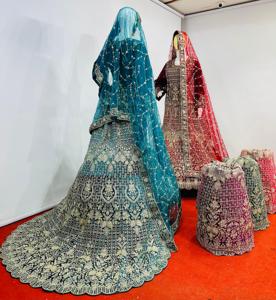 Heavy Velvet Crop Trail Lehenga Choli con Allover Jarkan Stone Work Trending Mahamantra Wedding Edition Long Trail - Product Image 4