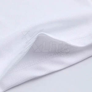 Camisetas y pantalones cortos de fútbol profesionales hechos de material duradero diseñados para máxima comodidad y rendimiento en el campo. - Product Image 4