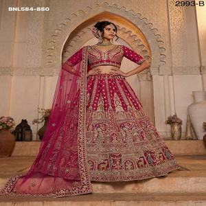 Ropa de boda india tradicional, último modelo en seda con bordados y lentejuelas, conjunto de Lehenga-Choli y Dupatta, compra en línea en India. - Product Image 1