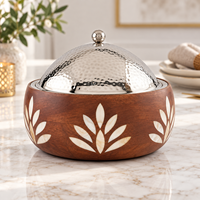 Casserole ronde en bois moderne de luxe avec couvercle en acier inoxydable martelé isolant et incrustation de nacre, écologique