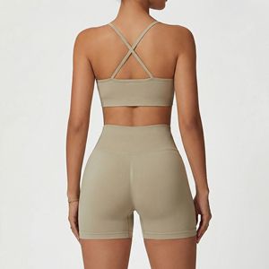 Ensemble de sport pour femme : soutien-gorge sans coutures et short taille haute, tissu extensible en nylon et élasthanne, respirant, coupe ajustée, idéal pour la gym, le yoga et les entraînements. - Product Image 6