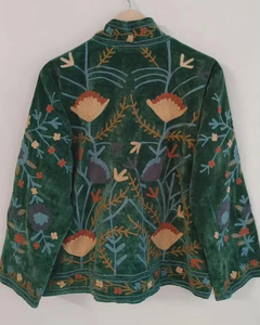 Chaqueta Bomber Reversible de Terciopelo para Mujer, Bordada a Mano con Diseño Floral Vintage, Relleno de Algodón, Regalo Personalizado para Ella - Product Image 2