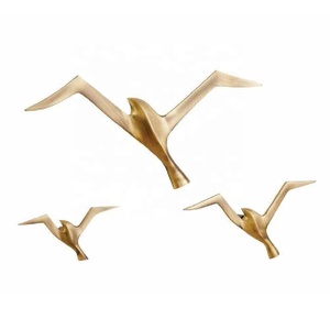 Nueva Escultura de Pared Abstracta Moderna de Aluminio Dorado para Decoración del Hogar, Oficina y Sala de Estar, Decoración Artística Hecha a Mano y Duradera - Product Image 1