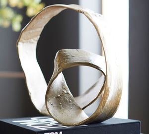 Objetos decorativos de metal de diseño exclusivo, esculturas hechas para interiores elegantes y artísticos. - Product Image 1