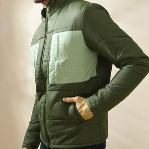 เสื้อแจ็คเก็ตพัฟเฟอร์มีฮู้ดสไตล์ลำลองสำหรับผู้ชาย ดีไซน์ทันสมัย พร้อมโลโก้ด้านหน้า วัสดุเบา น้ำหนักเบา สามารถปรับแต่งสีและขนาดได้ เหมาะสำหรับฤดูหนาว - Product Image 4