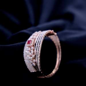 กำไลข้อมือทองคำโรสโกลด์ 14K ดีไซน์ทันสมัย ประดับเพชรธรรมชาติ 4.91 กะรัต รูปทรงวงรี สี IJ ความสะอาด VS ชุบโรเดียม รับรองโดย IGI สินค้าหรูหรา - Product Image 3