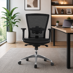 Chaise de bureau ergonomique en maille avec accoudoirs réglables et base pivotante chromée pour usage domestique ou professionnel - Product Image 1