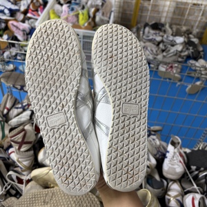 <span class=keywords><strong>Scarpe</strong></span> da Uomo di Marca Internazionale Tiger, Vendita all'Ingrosso di <span class=keywords><strong>Scarpe</strong></span> <span class=keywords><strong>e</strong></span> Borse di Seconda Mano di Classe A, Sneakers Usate - Product Image 4