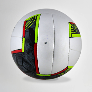 Ballon de football blanc CORE FIELD, motif noir et gris, accents rouges et verts, design classique à panneaux, écologique, léger et durable - Product Image 2