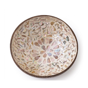 Bol en coquille de noix de coco avec motif ondulé gravé, construction éco-responsable, finition polie pour cuisines modernes - Product Image 1