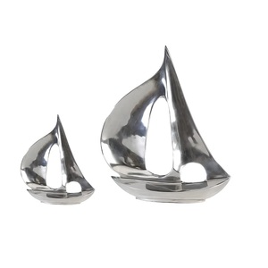 Sculpture de bateau à voile en aluminium, pièce maîtresse nautique moderne, finition argentée, décoration de table pour la maison ou le bureau - Product Image 3
