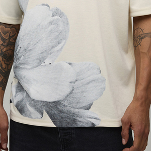 Camiseta Personalizada para Hombre con Serigrafía, Diseño Gráfico OEM, Manga Corta, Estilo Urbano, Cuello Redondo, Prenda de Moda Informal - Product Image 4