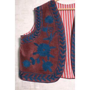 Chaleco de terciopelo con bordado Suzani para mujer, hecho a mano, estilo bohemio, floral, vintage, de diseñador, para festivales. - Product Image 3