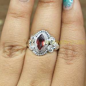 แหวนเงินแท้ 925 ประดับพลอยโกเมนสีแดงธรรมชาติ ทำมือ สไตล์โบฮีเมียน สำหรับผู้หญิง ดีไซน์วินเทจลายชนเผ่า - Product Image 3