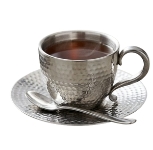 Juego de Taza y Platillo de Acero Inoxidable con Asa, Taza de Café de Metal Martillado Minimalista - Product Image 2