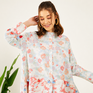 Conjunto coordinado de lino y algodón premium estampado para mujer Perfect Pastel, camisa asimétrica de manga larga y pantalones rectos, conjunto para estar en casa o en la playa. - Product Image 5
