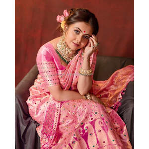 Pallu ที่อุดมไปด้วยที่สวยงามและ jacquard ทำงานบน Saree - Product Image 1