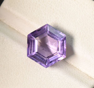 อเมทิสต์สีม่วงอ่อนเหลี่ยมเพชรพลอย6มม. ถึง20มม. ห้องปฏิบัติการสร้างพลอยอเมทิสสีม่วงหลวมสำหรับการทำเครื่องประดับ DIY - Product Image 3